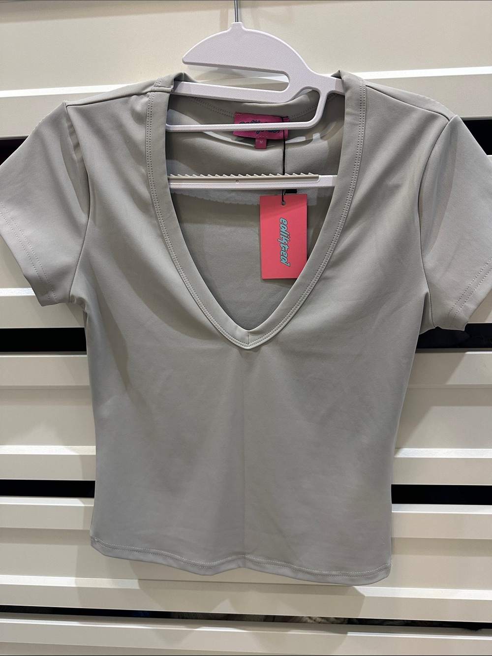 Edikted Cutout V-Neck Short Sleeve Top in Light Gray
